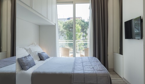 Habitación doble, vistas parciales al mar