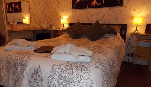 Habitación doble, baño privado (Inland View)