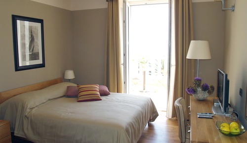 Habitación superior con 1 cama doble o 2 individuales