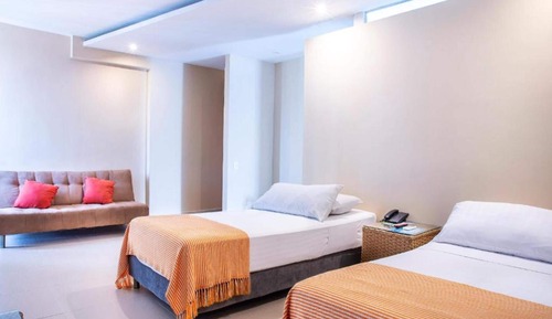 Habitación junior doble, 2 camas individuales, balcón