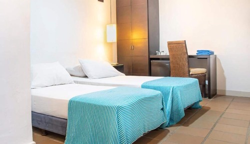 Habitación estándar con 1 cama doble o 2 individuales