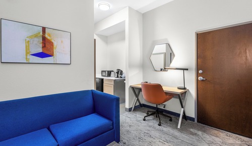 Suite, 1 habitación, accesible para personas con discapacidad (Comm, Accessible Tub)