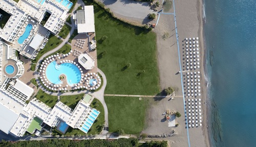 Habitación junior con 2 camas individuales, piscina privada, vistas al jardín