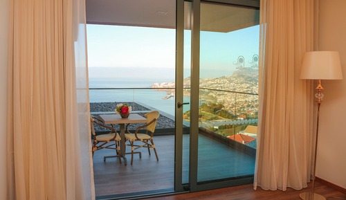 Habitación con 1 cama doble o 2 individuales, balcón, vistas a la bahía