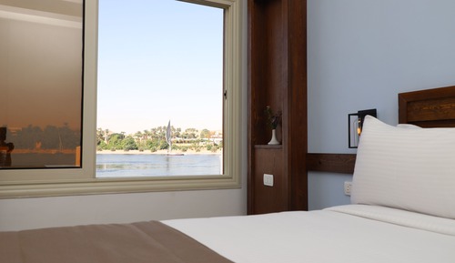 Obelisk Nile Shoreroom