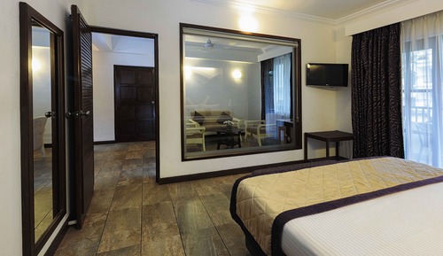 Suite, vistas a la piscina