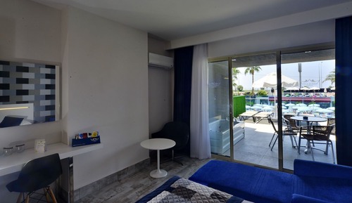 Deluxe Triple Room with Jakuzzi