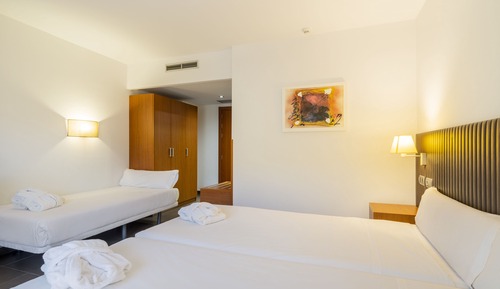 Habitación triple (2Adults + 1 Child)