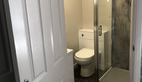 Habitación clásica con 2 camas individuales, baño privado (No Pets )