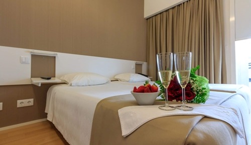 Habitación básica con 1 cama doble o 2 individuales