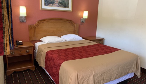 Economy Queen room
