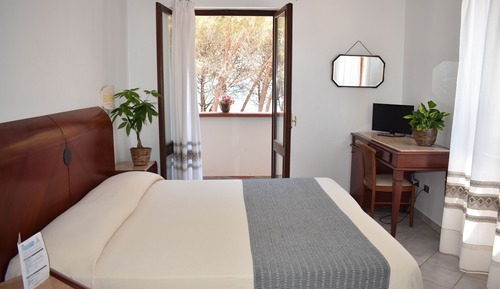 Habitación doble superior, balcón, vistas parciales al mar