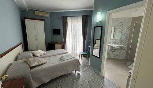 Habitación superior con 1 cama doble o 2 individuales