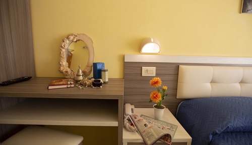 Habitación estándar con 1 cama doble o 2 individuales