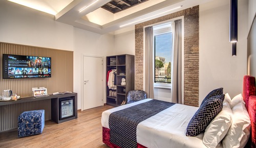Habitación superior con 1 cama doble o 2 individuales, vistas a la ciudad