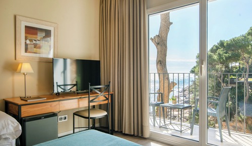 Habitación triple estandard, balcón, vistas al mar