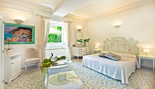 Comfort Room, 1 King Bed, Hot Tub, City View, NO SEA VIEW