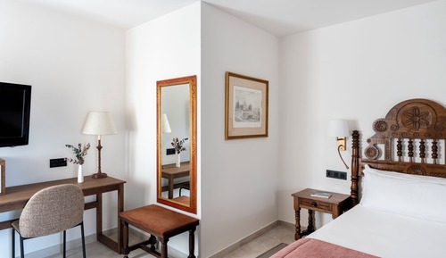 Habitación estándar con 2 camas individuales (2 adults + 1 child)