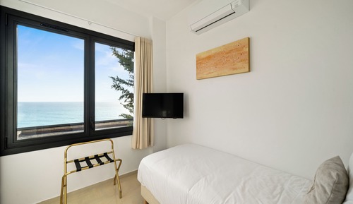Habitación triple Deluxe (La Rocabruna)