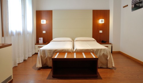 Habitación con 2 camas individuales