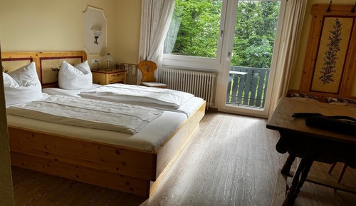 Habitación básica con 1 cama doble o 2 individuales