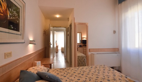 Habitación triple, balcón (Attinia 21 mq)