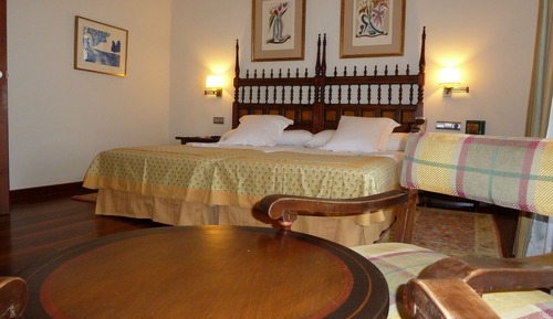 Habitación estándar con 2 camas individuales (2 Adults and 1 Child)