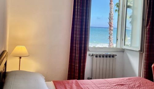 Habitación panorámica con 1 cama doble o 2 individuales, vistas al mar