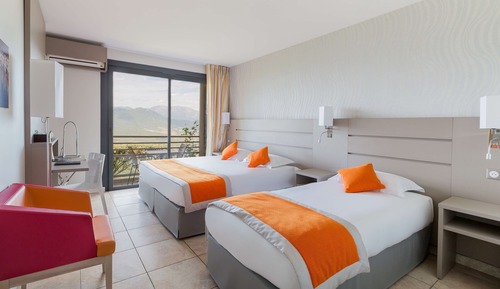 Habitación clásica, varias camas, balcón, vistas al valle (Twin bed on request)