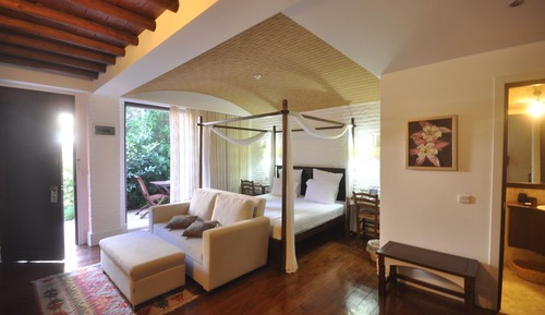 Habitación Confort con 1 cama doble o 2 individuales, en la zona del jardín