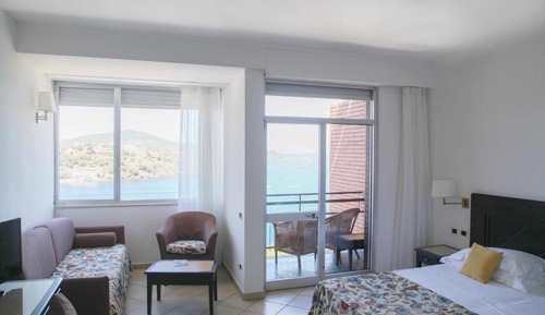 Suite junior, vistas al mar (For 3 People)