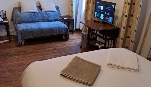 Habitación doble, baño privado (Room 1, Large)