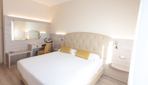 Habitación superior con 1 cama doble o 2 individuales