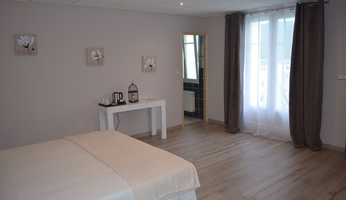 Habitación doble superior, 1 cama de matrimonio grande, balcón, vistas parciales al lago