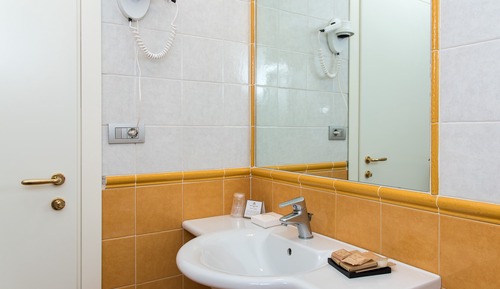 Habitación estándar con 1 cama doble o 2 individuales