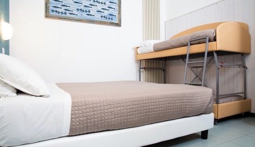 Habitación cuádruple estándar, 1 habitación