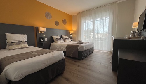 Habitación triple, balcón