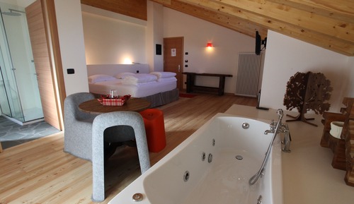 Habitación Confort doble, bañera de hidromasaje, en edificio anexo