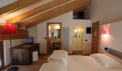 Habitación Confort doble, balcón, en edificio anexo