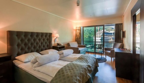 Habitación superior con 1 cama doble o 2 individuales (Fjord View)