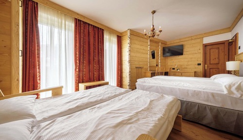 Habitación familiar, balcón, vistas a la montaña