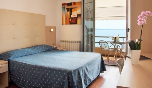 Habitación doble superior, balcón, vistas al lago