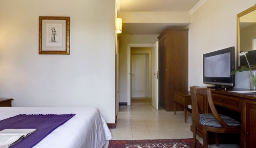 Habitación Confort con 1 cama doble o 2 individuales