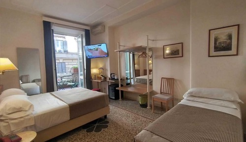 Habitación triple, balcón