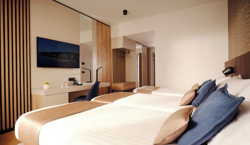 Habitación con 2 camas individuales, balcón