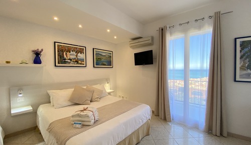 Habitación triple, balcón, vistas al mar