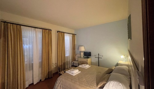 Habitación básica con 1 cama doble o 2 individuales