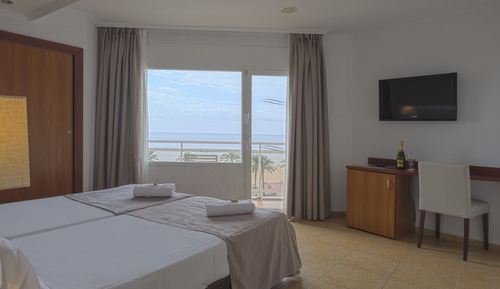 Habitación con 1 cama doble o 2 individuales, balcón, vistas al mar