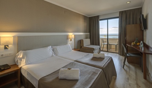 Habitación familiar, balcón, vistas al mar (2 adults + 2 children)