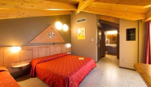 Habitación doble superior, vistas parciales al lago